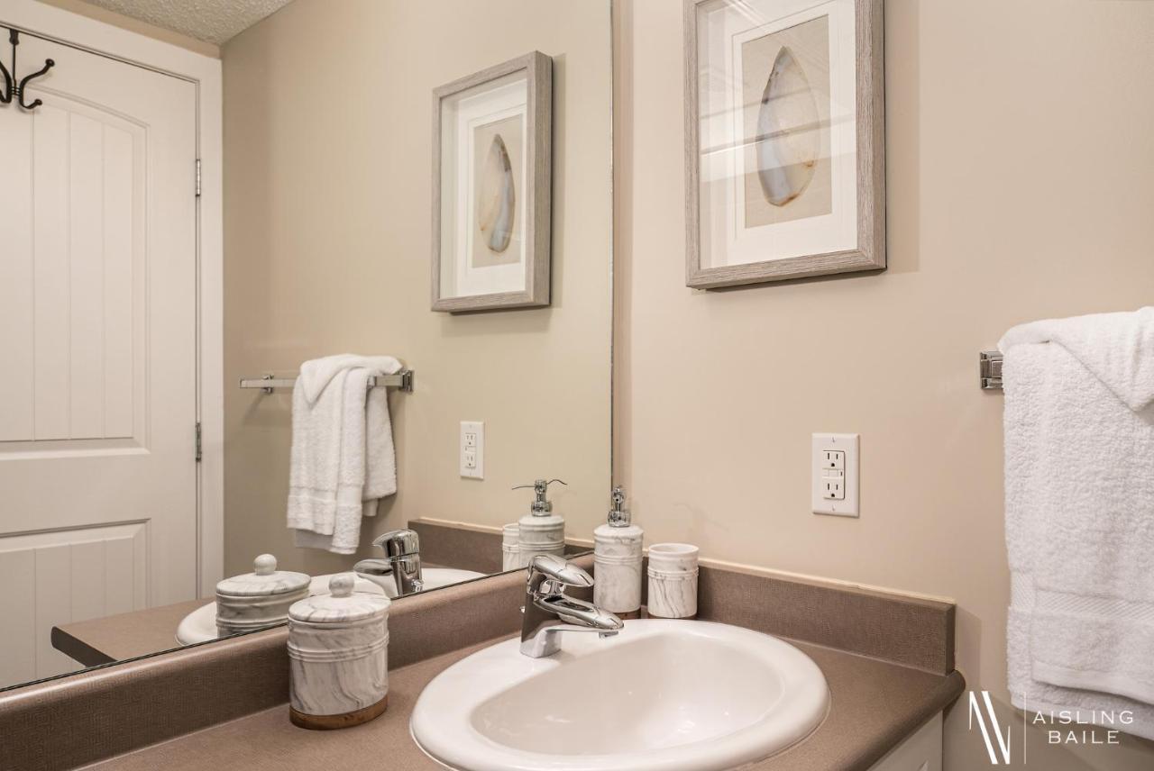 Rustic Modern 2 Bed 2 Bath With Lakeview Pool And Hot Tub Invermere Eksteriør bilde