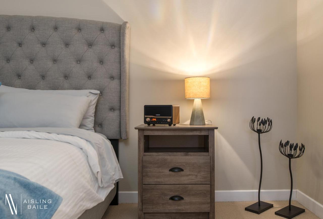 Rustic Modern 2 Bed 2 Bath With Lakeview Pool And Hot Tub Invermere Eksteriør bilde
