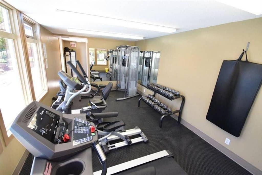Rustic Modern 2 Bed 2 Bath With Lakeview Pool And Hot Tub Invermere Eksteriør bilde
