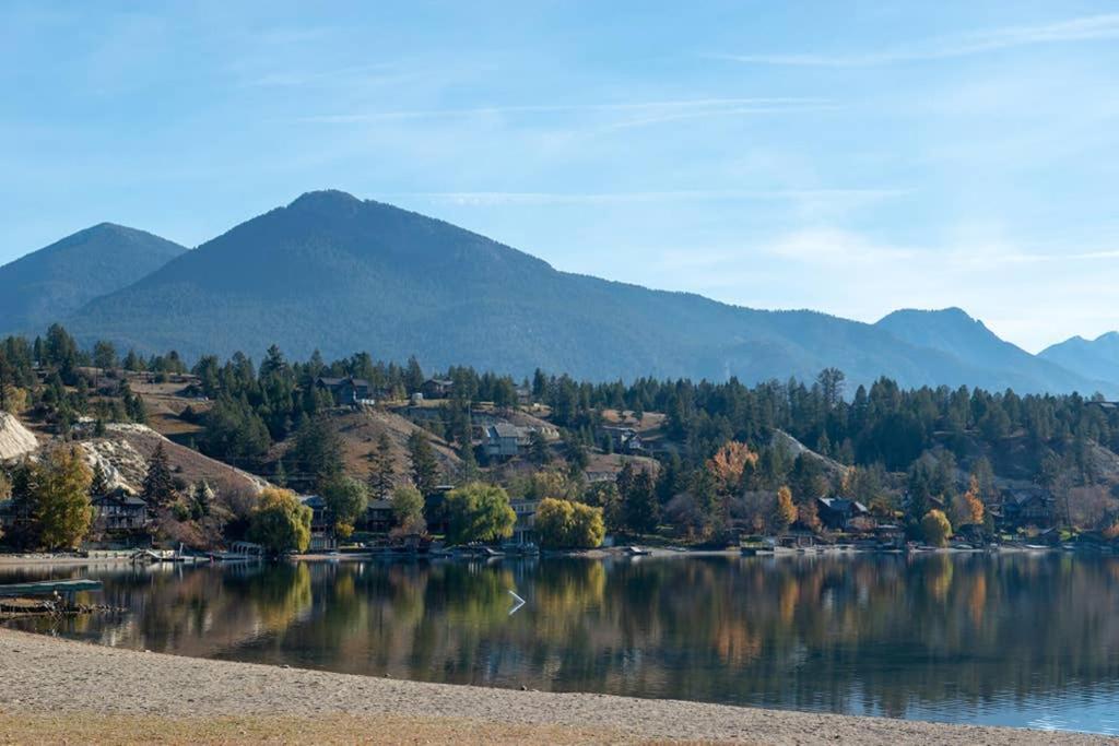 Rustic Modern 2 Bed 2 Bath With Lakeview Pool And Hot Tub Invermere Eksteriør bilde